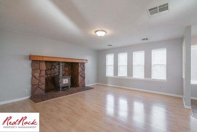 Building Photo - Bright & Spacious 3-Bed, 2-Bath Home in Wa...