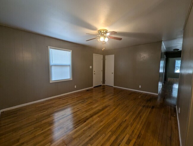 Foto del edificio - Cozy 3 Bed/ 2 Bath House in the Center of ...