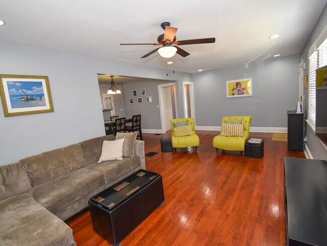 Foto del edificio - 3 Bedroom Single Family Home with Fenced I...