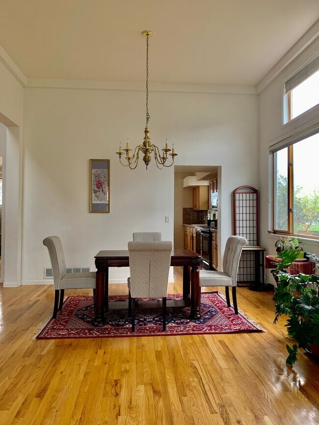 Building Photo - Gorgeous Gunbarrel Home on Cul-de-Sac!