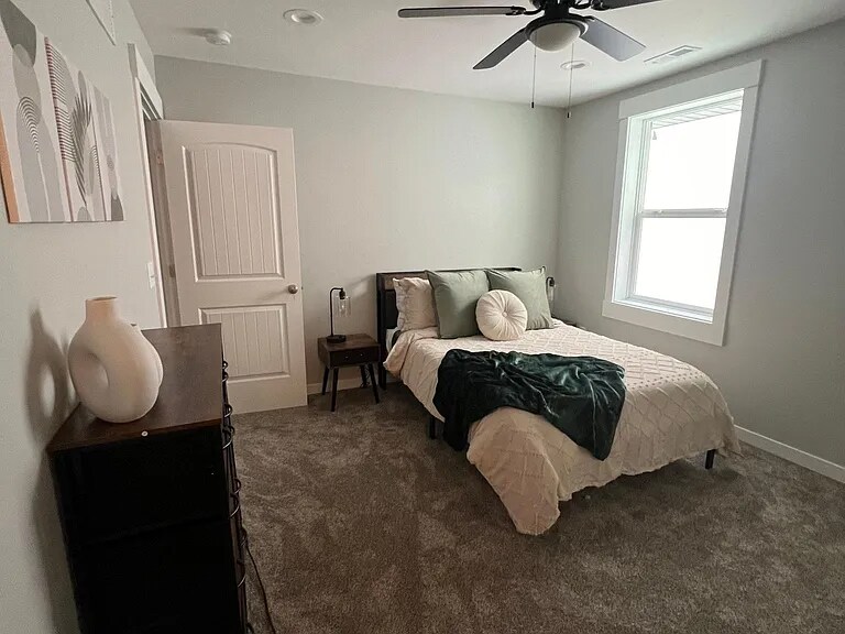 Foto principal - 418 W 18th St