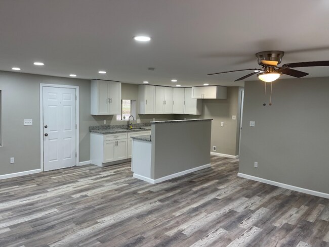 Foto del edificio - Beautiful 3 Bedroom 2 Bath Home! MOVE IN SPECIAL!