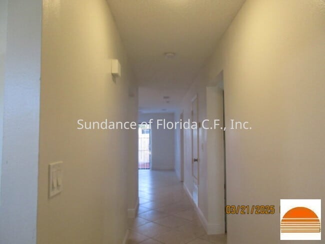 Building Photo - 2112 Bahamas Ct