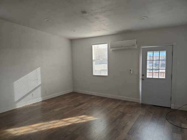 Building Photo - 124 E Main St