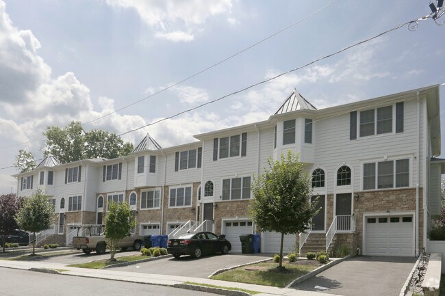 Foto del edificio - Piper Avenue Townhomes