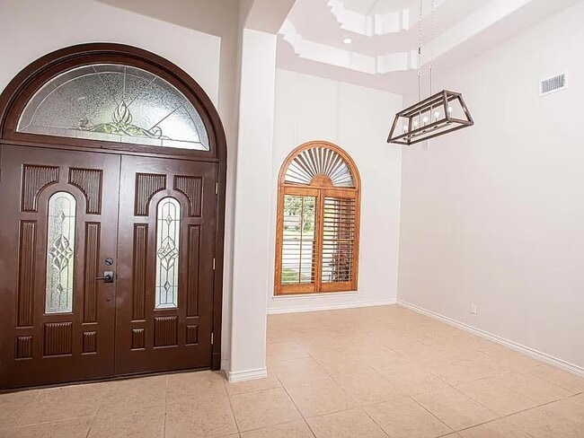 Foto del edificio - 1616 Sebastian Dr