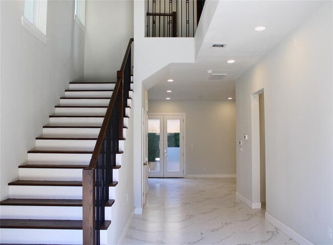 Building Photo - 2425 Nantucket Dr