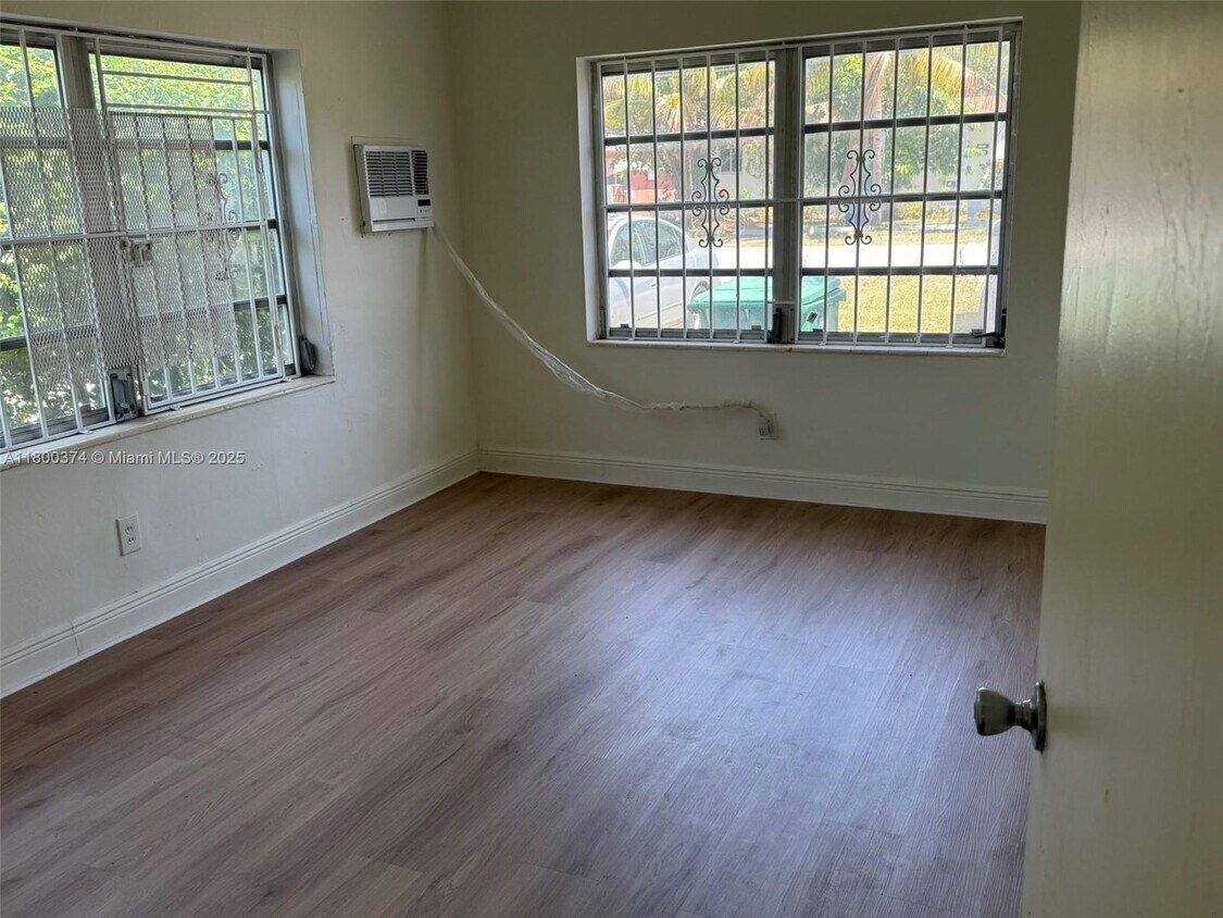 Foto del edificio - 1490 NE 118th Terrace