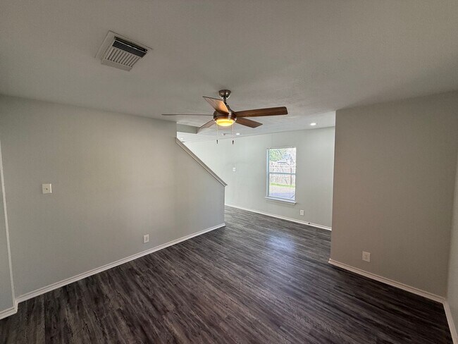 Foto del edificio - Beautiful, fully remodeled 3 bedroom, 2.5 ...