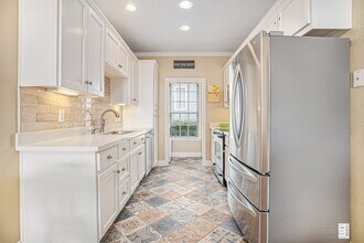 Building Photo - 7000 Seawall Blvd