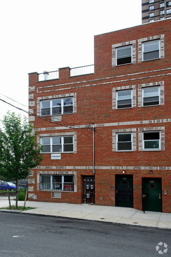 Building Photo - 2114 Mapes Ave