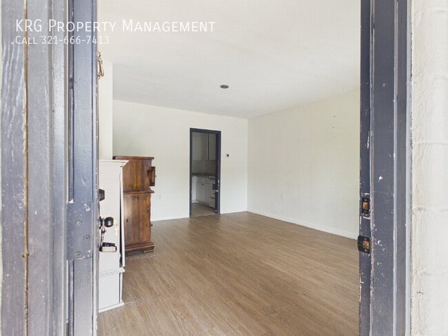 Building Photo - 3200 NE 56th Ave