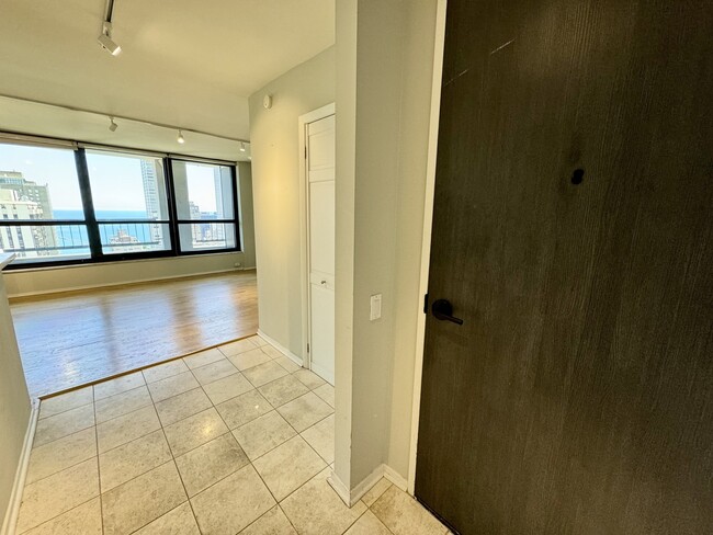 Foto del edificio - 1030 N State St
