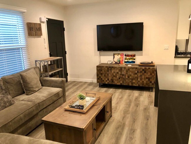Living Room - 4459 Centinela S Ave