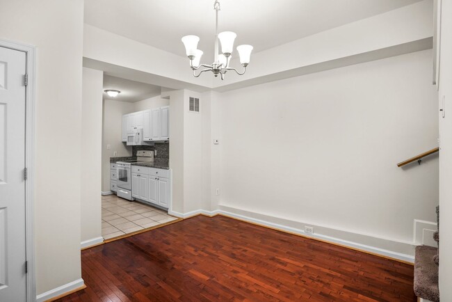 Foto del edificio - Cozy 2 BR 1.5 Ba Townhome by Patterson Park