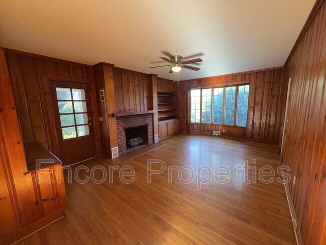 Foto del edificio - 2032 N Main St