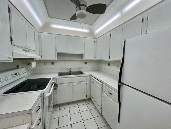 Building Photo - 5951 NE 14th Ln