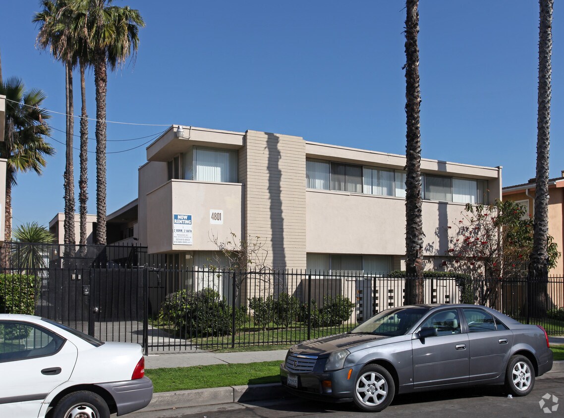 Primary Photo - 4801 August St Apartments