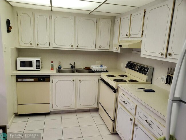 Building Photo - 540 Mansfield M