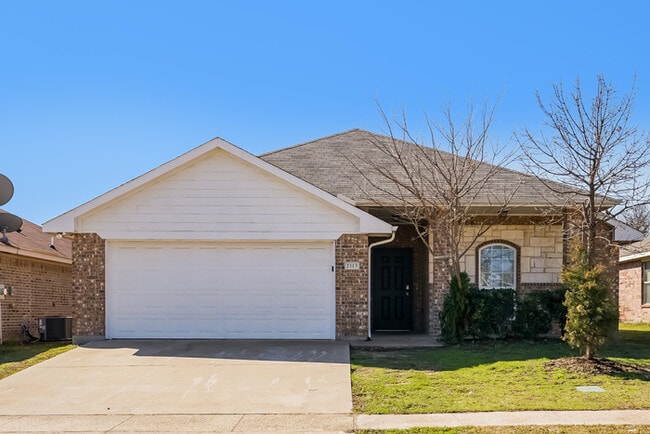 Building Photo - 2113 Natchez Dr