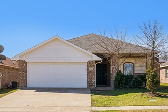 Building Photo - 2113 Natchez Dr