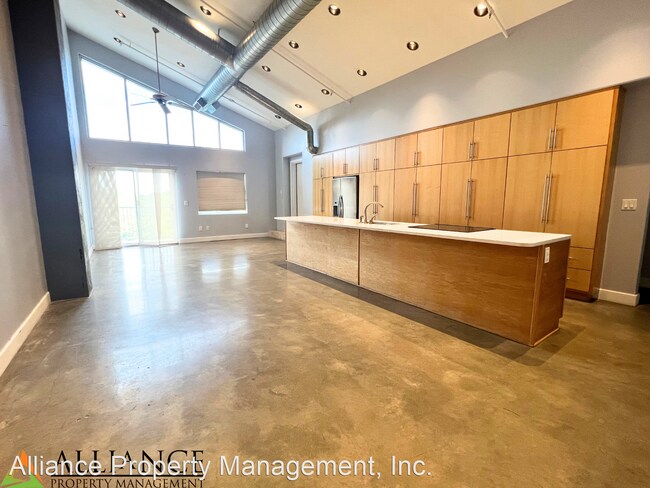 Foto del edificio - 2 br, 2 bath House - 820 N. Manhattan Ave....
