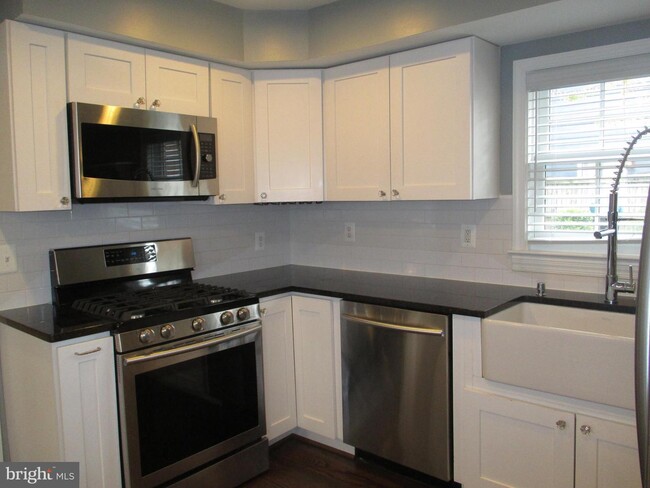 Foto del edificio - 922 Pendleton St