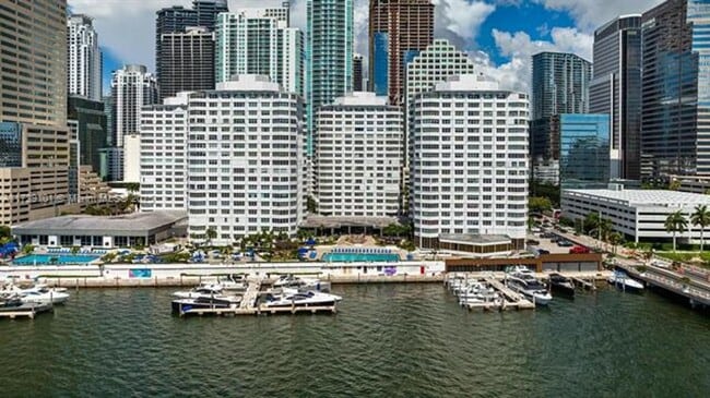 Building Photo - 905 Brickell Bay Dr