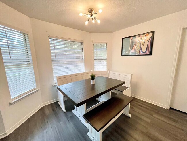 Foto del edificio - 1225 Hughmont Dr