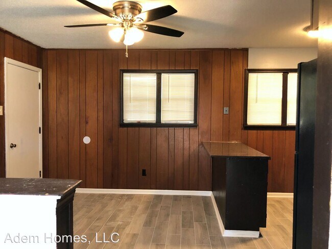 Building Photo - 3 br, 1.5 bath House - 3250 Southbridge St.