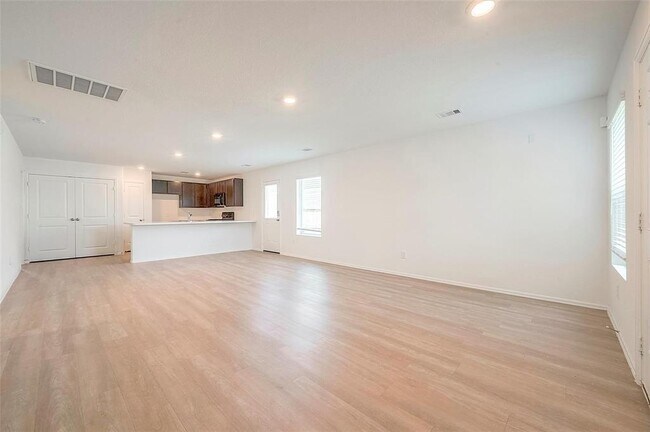 Foto del edificio - 26714 Wilderye Cv Ln