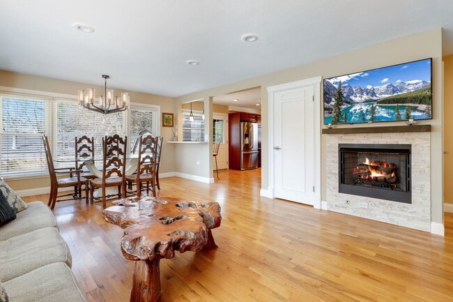Building Photo - 2936 Warbler Pl