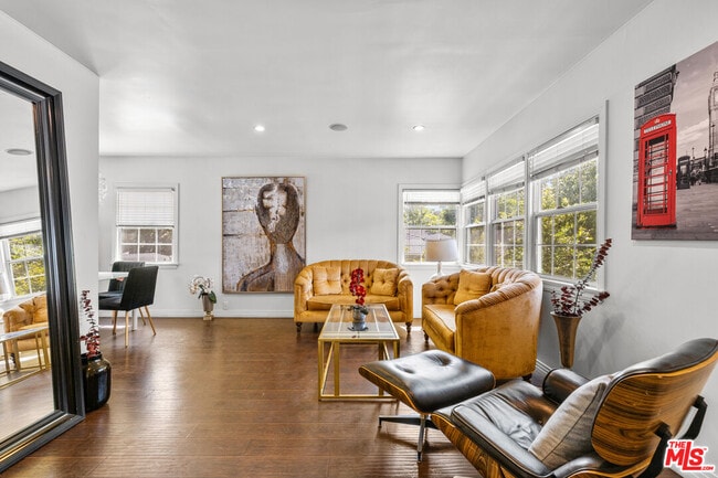 Building Photo - 3318 Barham Blvd