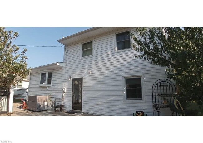 Building Photo - 311 Bond St