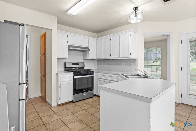 Building Photo - 714 Silver Creek Dr