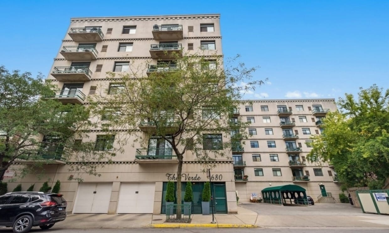 Primary Photo - 680 N Green St