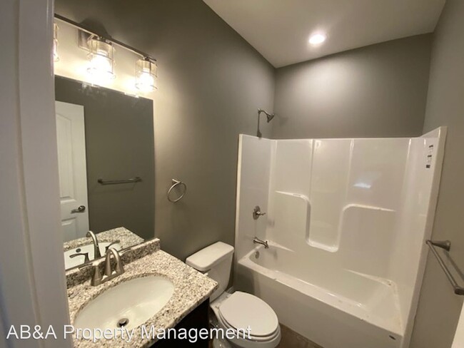 Foto del edificio - 2 br, 2 bath House - 680 Sycamore