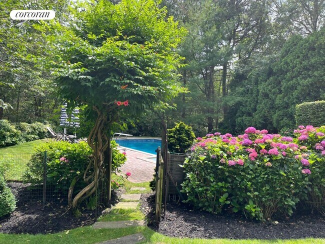 Foto del edificio - 3 Cherry Blossom Ln