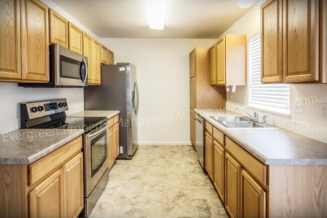 Foto del edificio - 802 Waterglen Dr