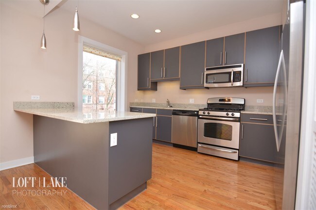 Foto del edificio - 2539 N Sawyer Ave