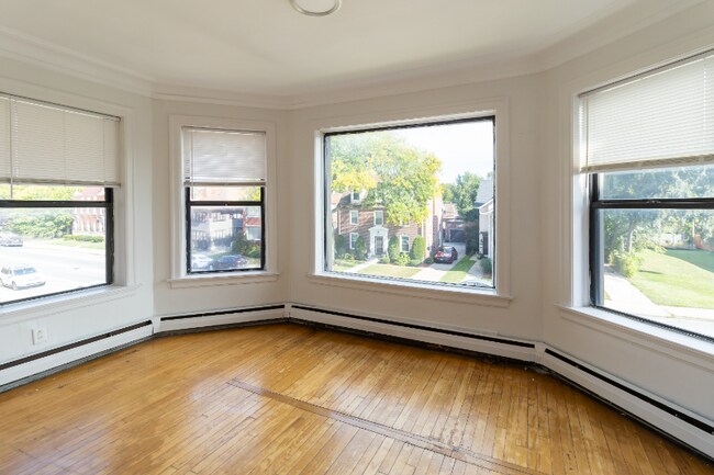 Foto del edificio - 6830 S Jeffery Blvd