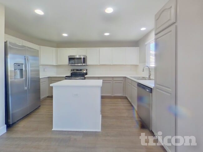 Building Photo - 6765 Lionshead Pkwy