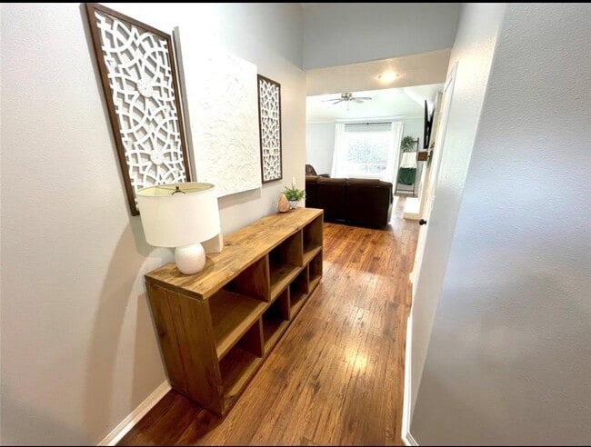 Building Photo - 1811 Tickner St