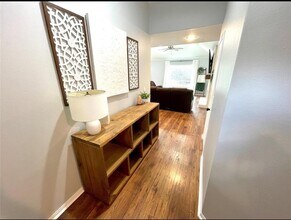 Building Photo - 1811 Tickner St