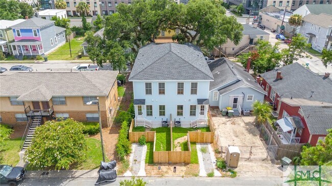 Building Photo - 216 W 43rd St