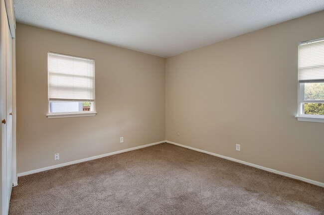 Building Photo - Brentwood Park Apartments