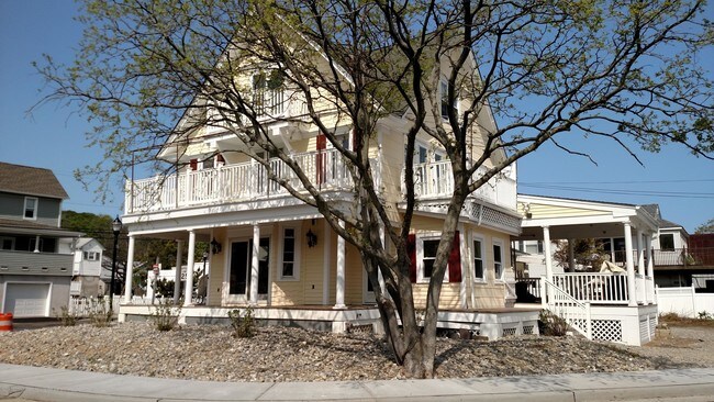 Foto del edificio - 60 Bay Ave