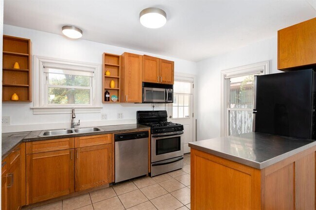 Foto del edificio - 746 Springdale Rd
