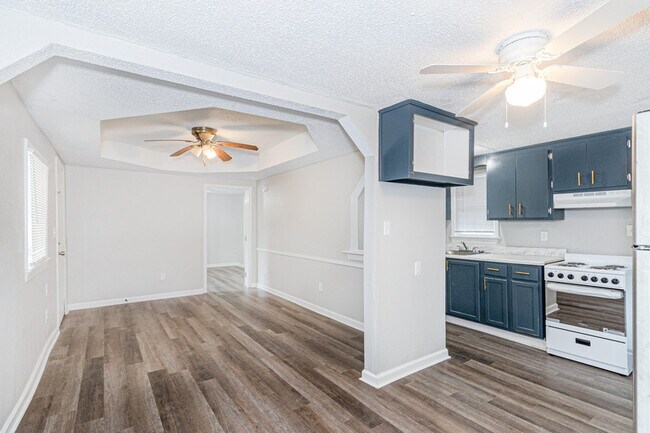 Building Photo - 824 Winston Rd