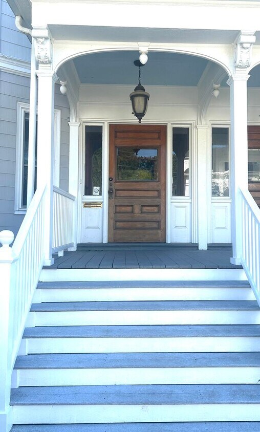 Foto principal - Beautiful 3BR/1.5BA Home Available Septemb...